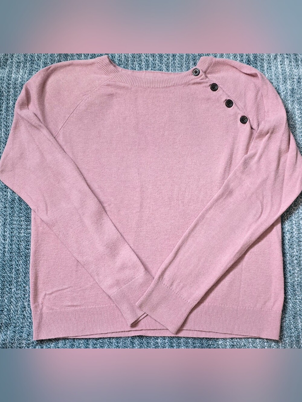 Y2K Abercrombie & Fitch Light Pink Button-Shoulder Crew Sweater. S But Fits as M